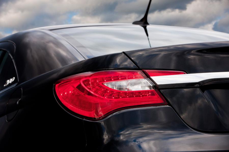  Chrysler 200 Sedan 2011 года  (фото 13 из 15)